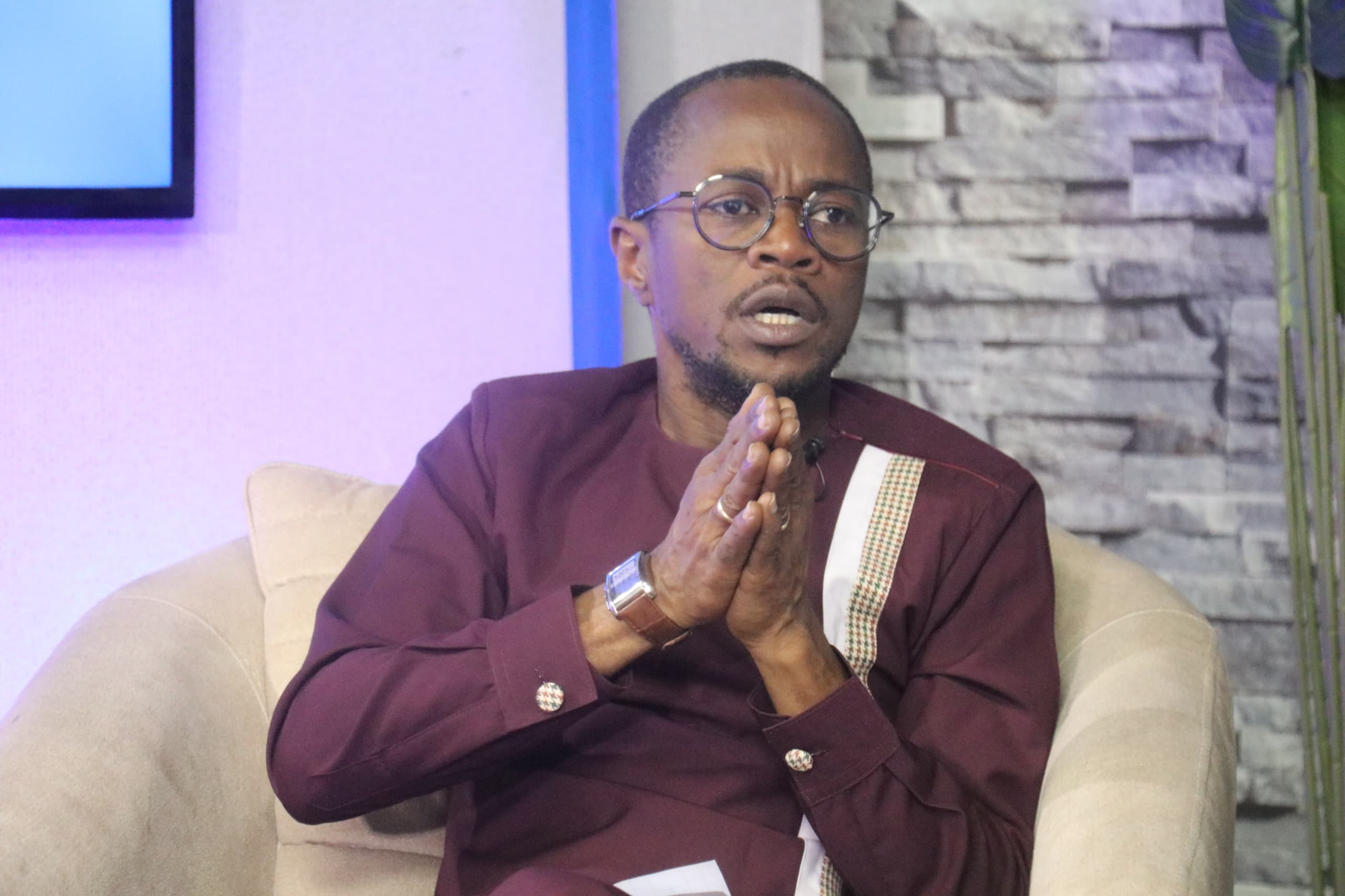 Abdou Mbow ironise sur la fameuse immunité parlementaire:  » Ousmane sonko loumouy yakamti mane diaxalnama ».