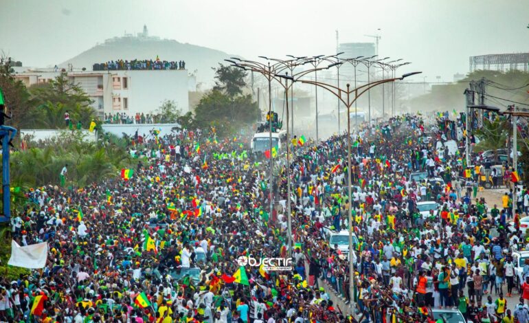 🔴 Direct : Suivez la parade géante des Lions dans les rues de Dakar