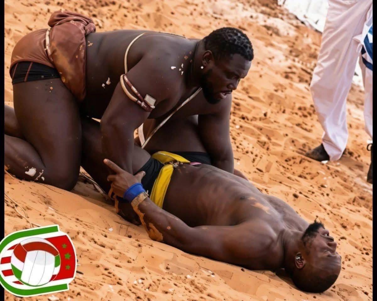 Urgent – Sa Thiès terrasse Modou Lo et décroche la couronne du Roi des arènes !